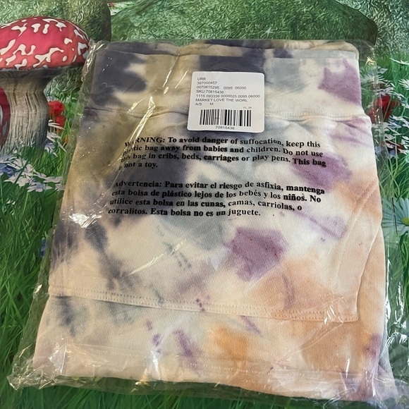 Market UO Exclusive Love The World Tie-Dye Hoodie Sweatshirt, Medium, NWT - Picture 7 of 7